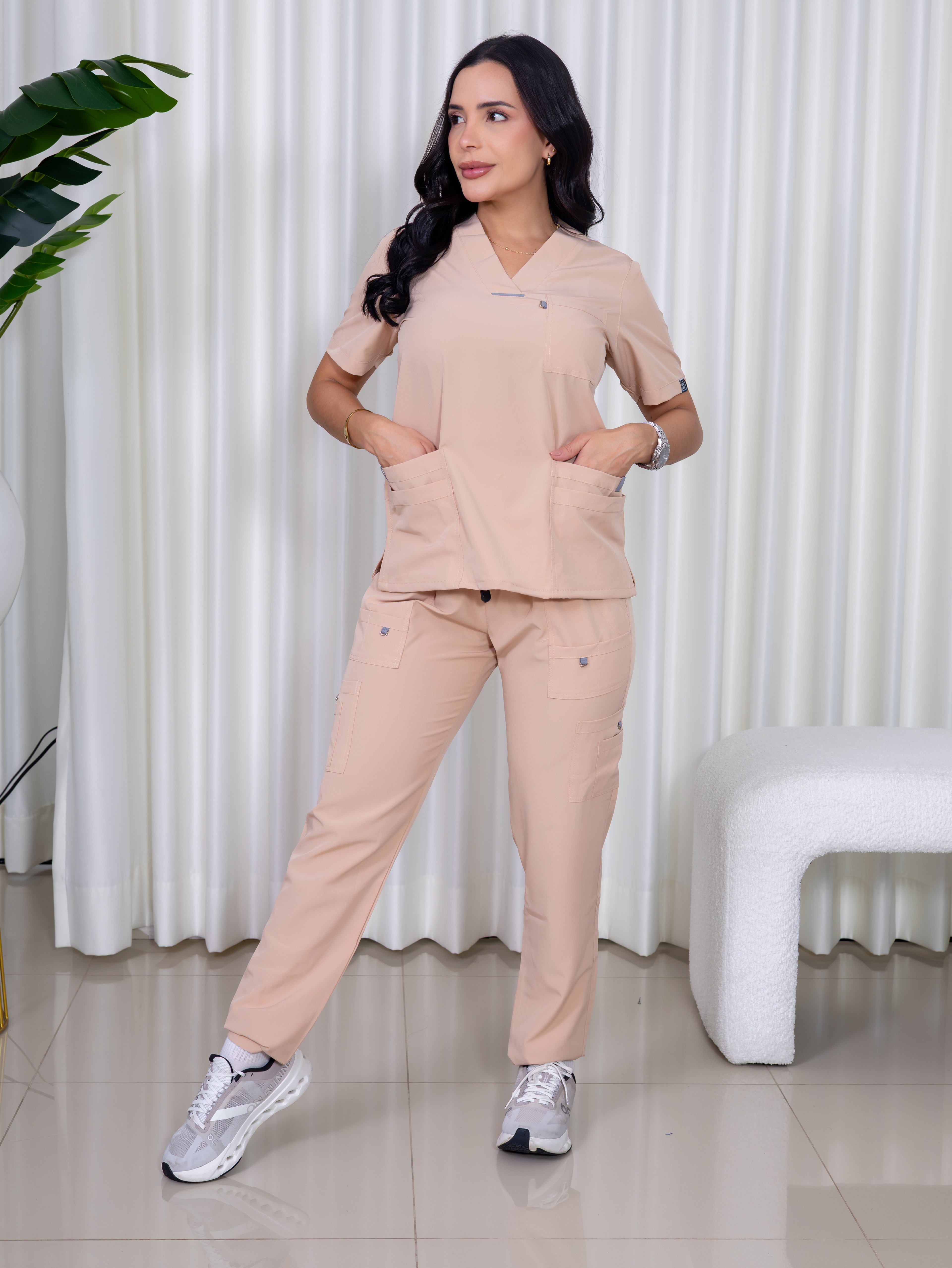 Uniforme Beige con detalles - Premium Licrado