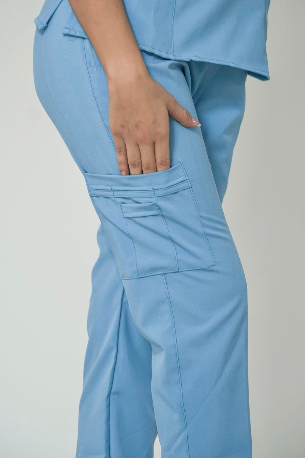 Uniforme Celeste bebe - Antifluido licrado